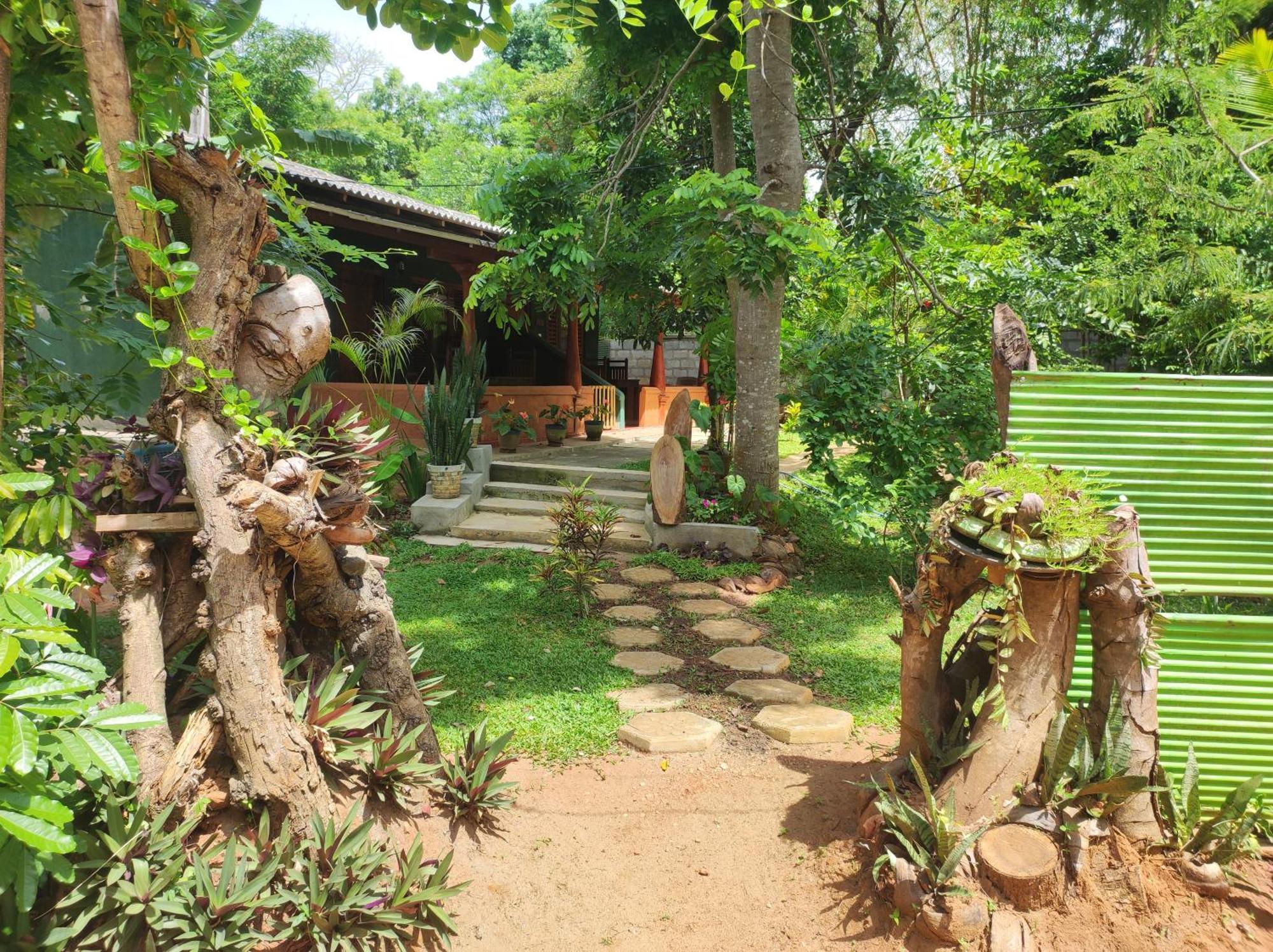 Hotel Jaana Guest Sigiriya Esterno foto